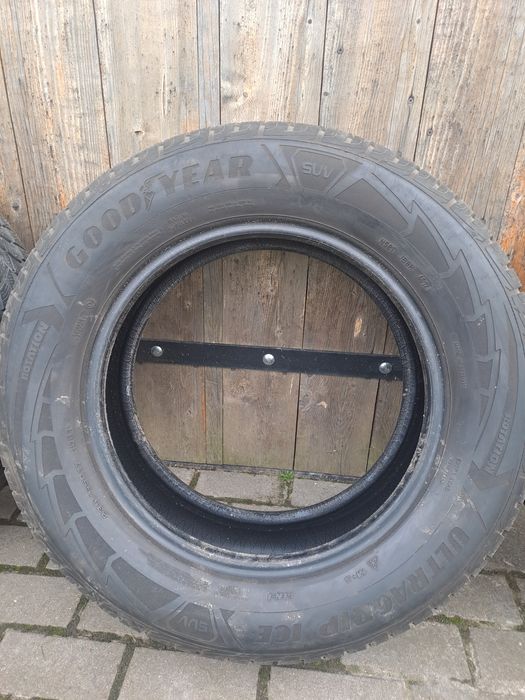 Opony zimowe 235/65/17