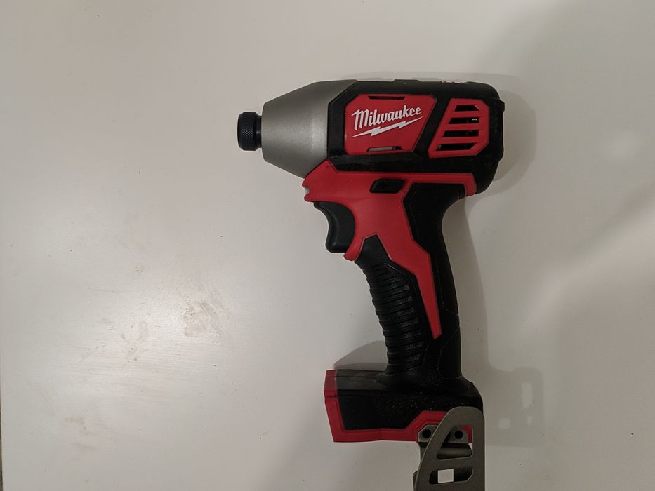 Гайковерт Impact Milwaukee 2656-20