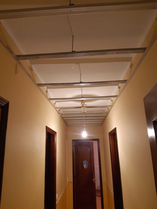 Colocação chão flutuante,vilinico e outras instalações: ventura