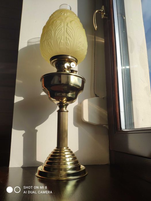 Ogromna wiktoriańska mosiężna lampa naftowa