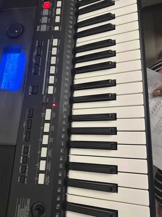 Продам синтезатор Yamaha PSR 433