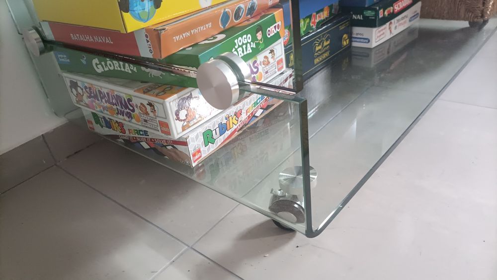 Móvel TV em vidro Area Store negociável