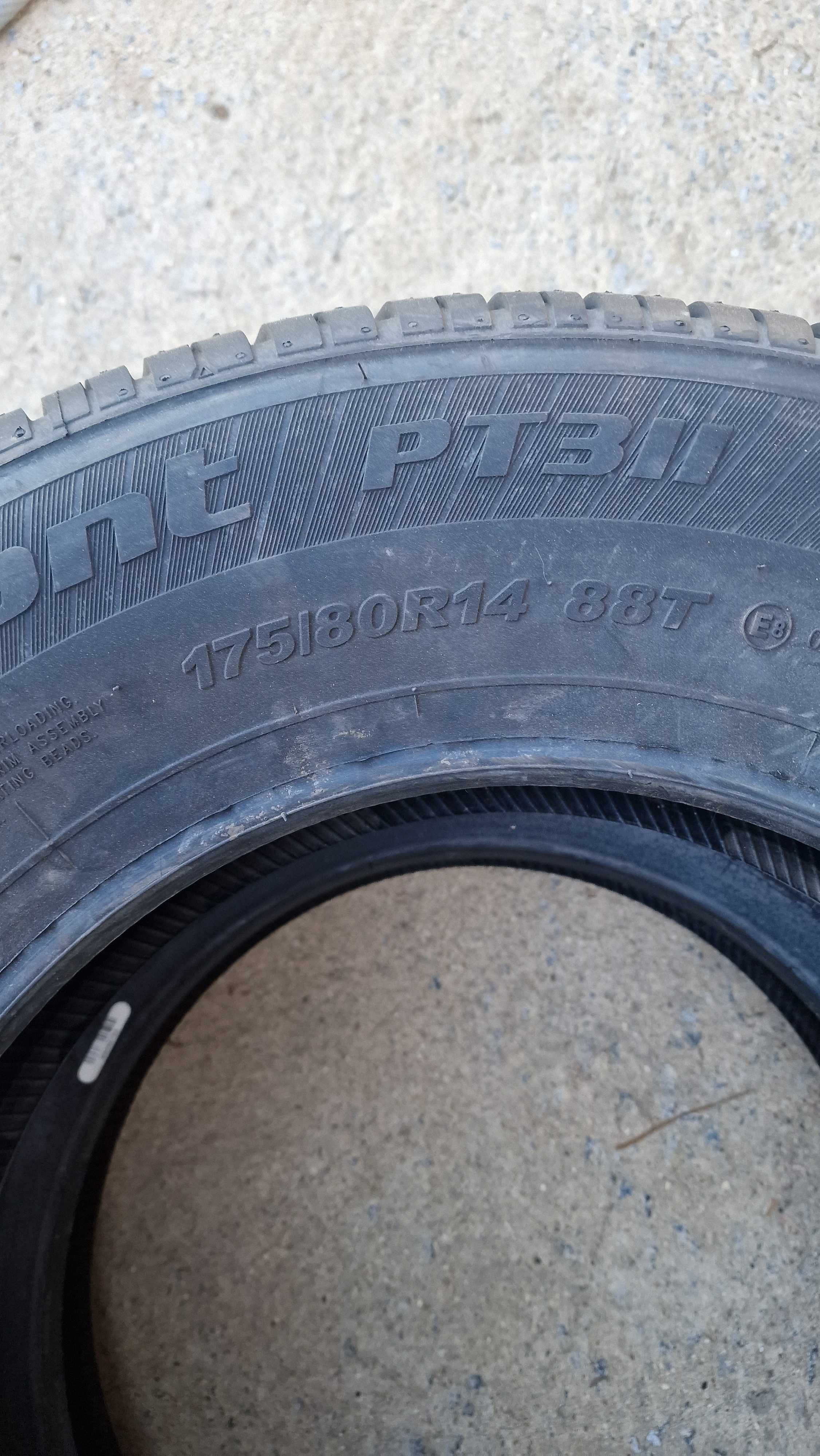 À venda 2 pneus 175/80 R14 NOVOS