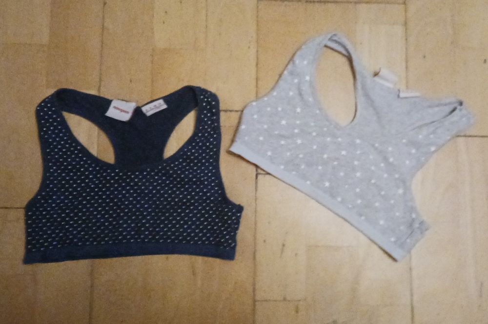 Zestaw topów na dziewczynkę.