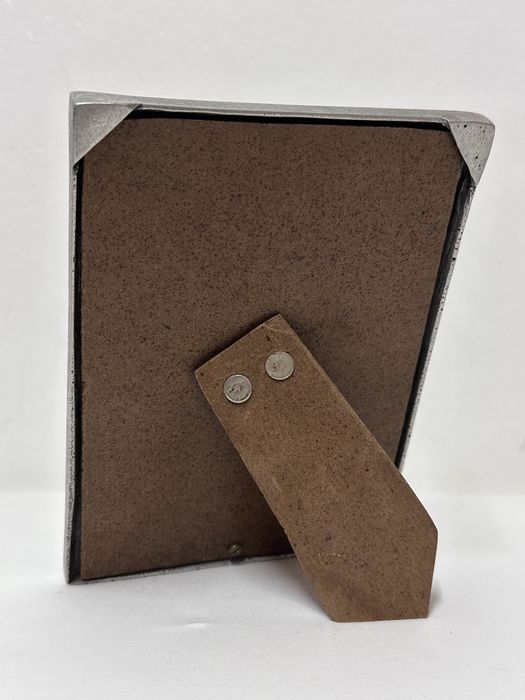 Moldura em liga de estanho