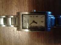 Relógio DKNY avariado