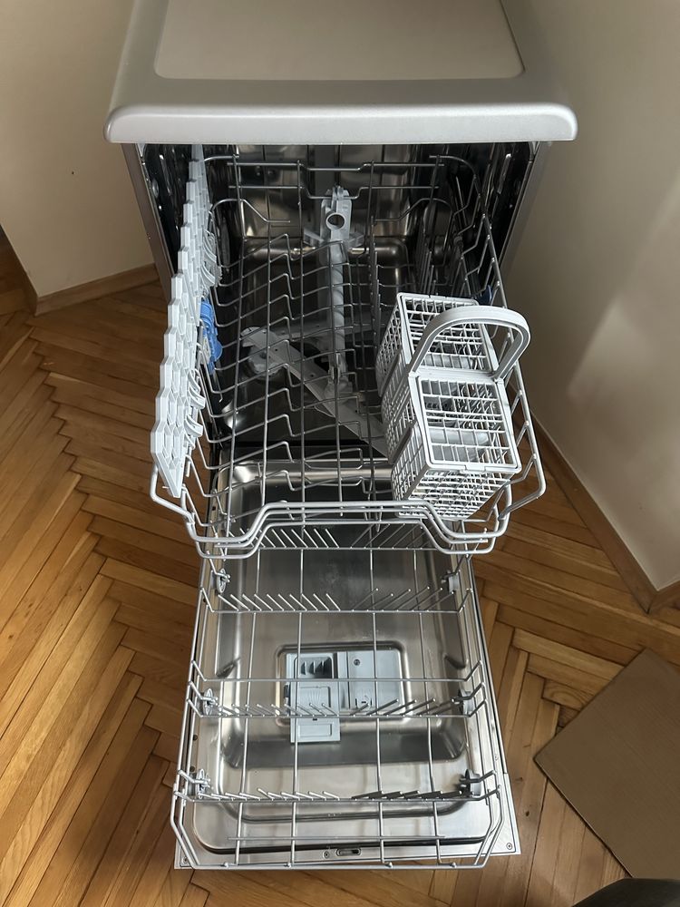 Zmywarka Indesit DSCFE 1B10 S RU 45 cmSrebrna Wolnostojąca