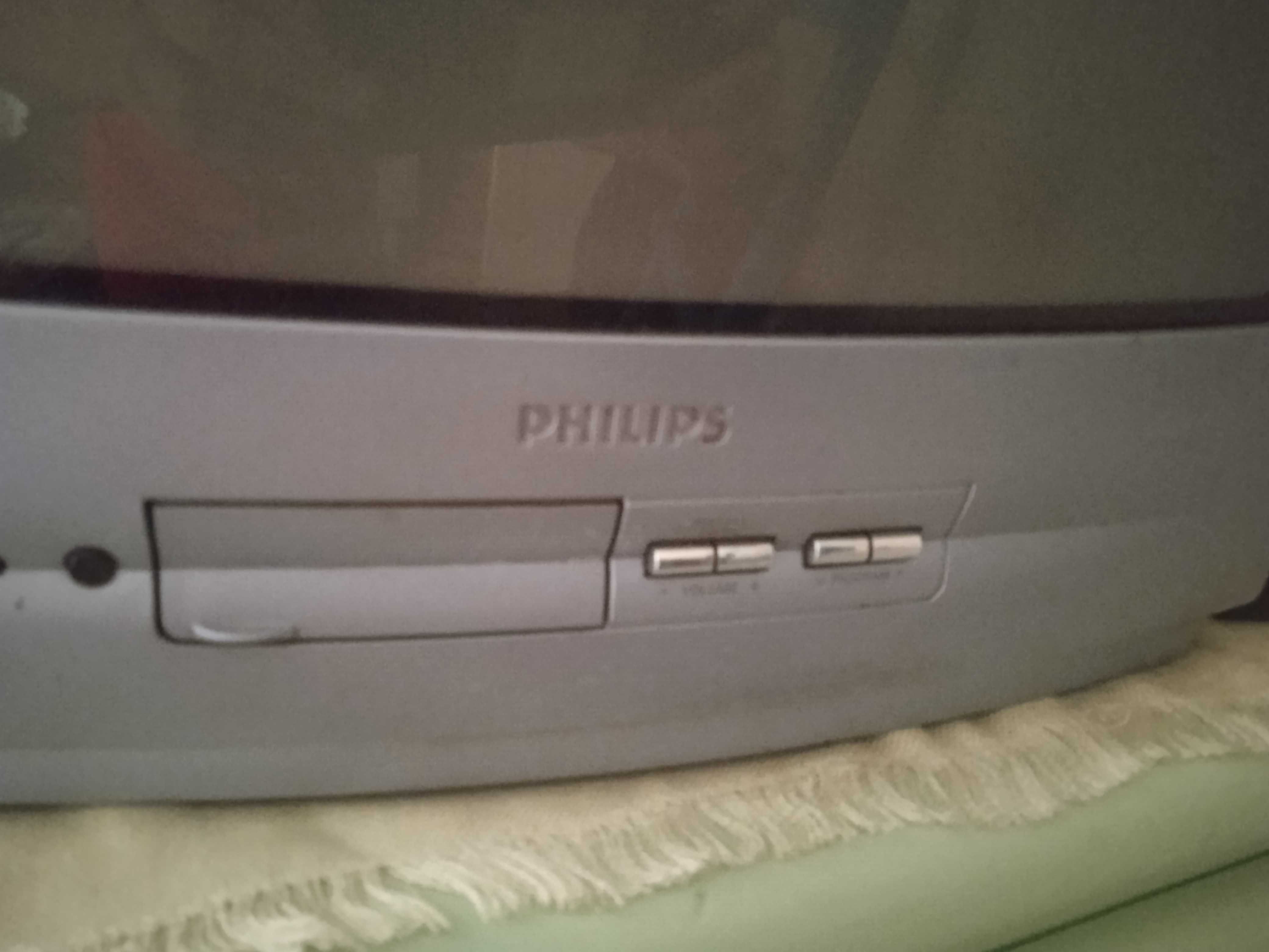 TV antiga Philips a funcionar