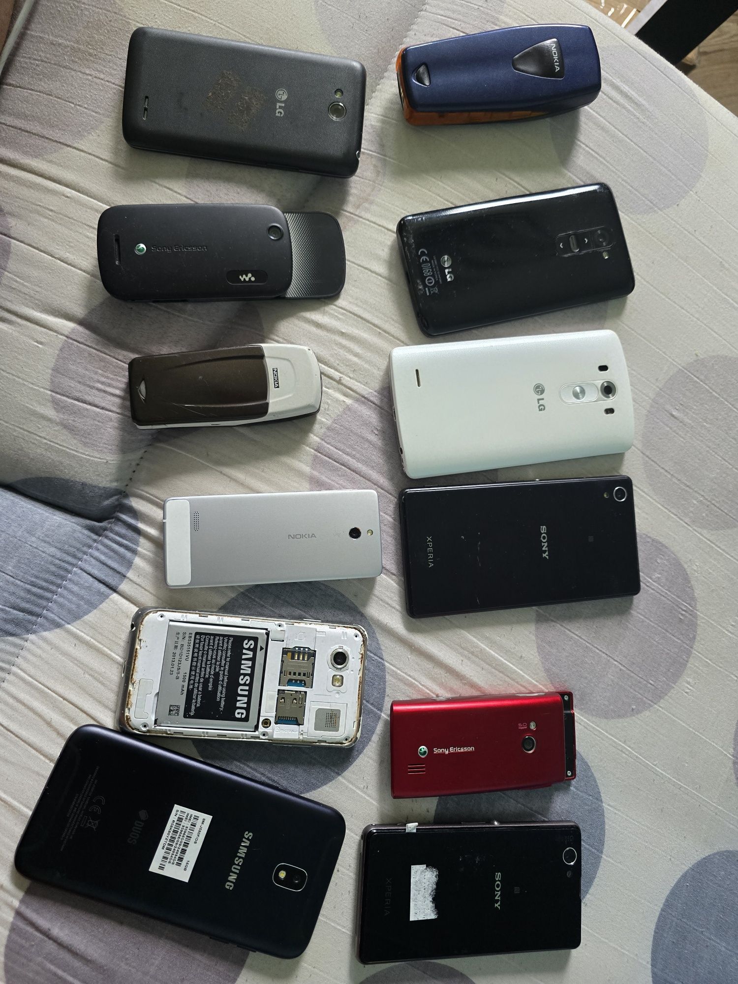 Stare telefony niesprawne uszkodzone na części lg nokia sony samsung