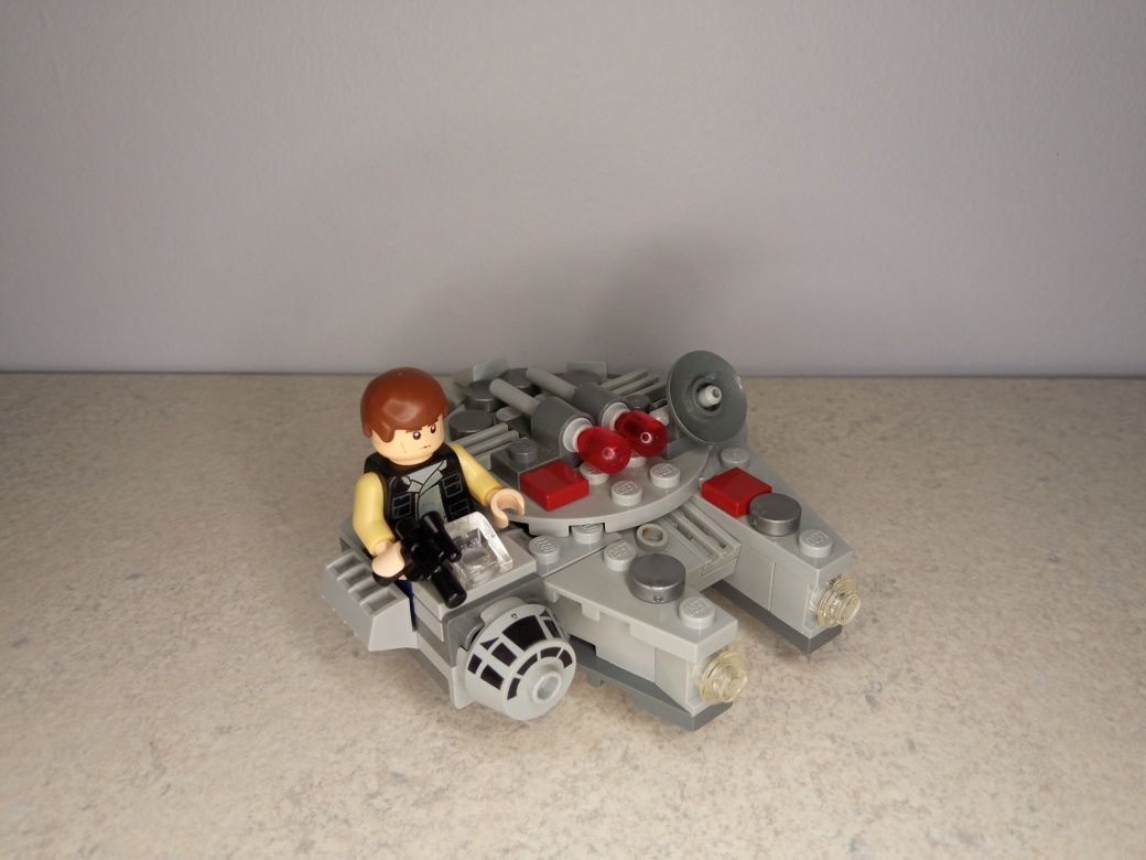 LEGO Star Wars 75030 - Sokół Millennium (Millennium Falcon)