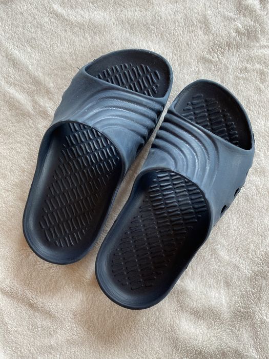 30/31 buty klapki na chłopca granatowe na basen plażę gumowe