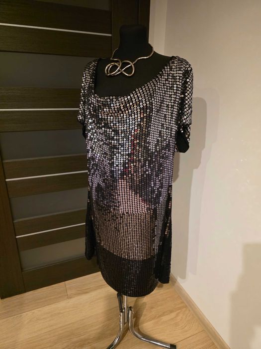 Cekinowa sukienka mała czarna r. 16 – stan idealny