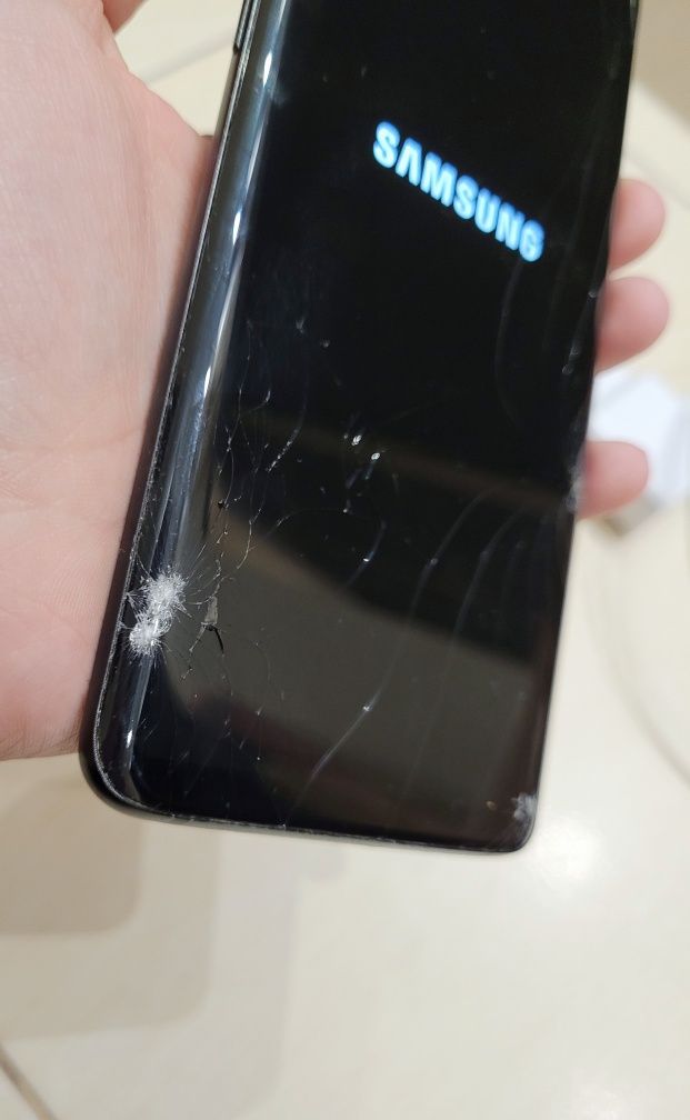 Samsung Galaxy S9plus uszkodzony