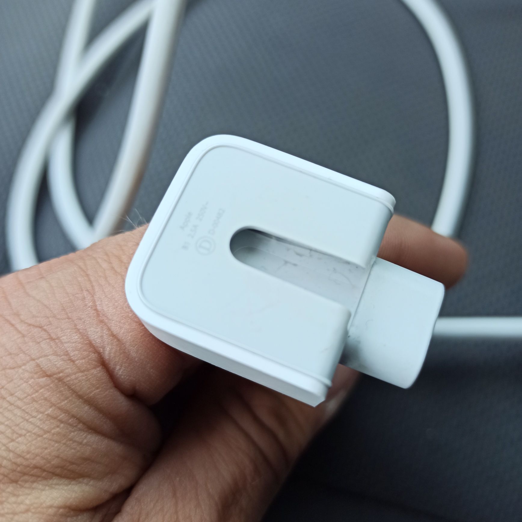 Kabel zasilający oryginalny firmy Apple 2m.
