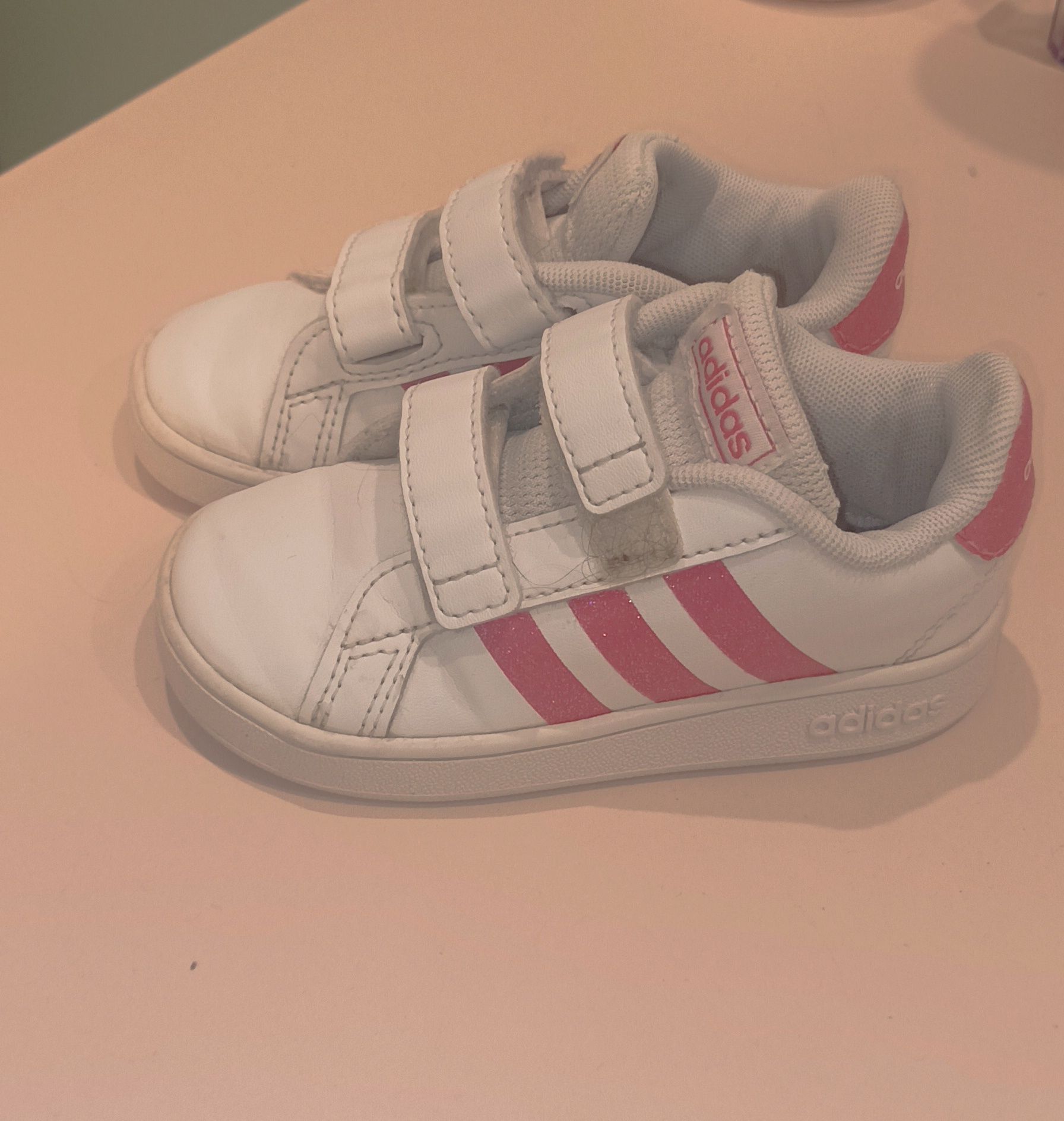 Buty sportowe adidas dziewczęce 23