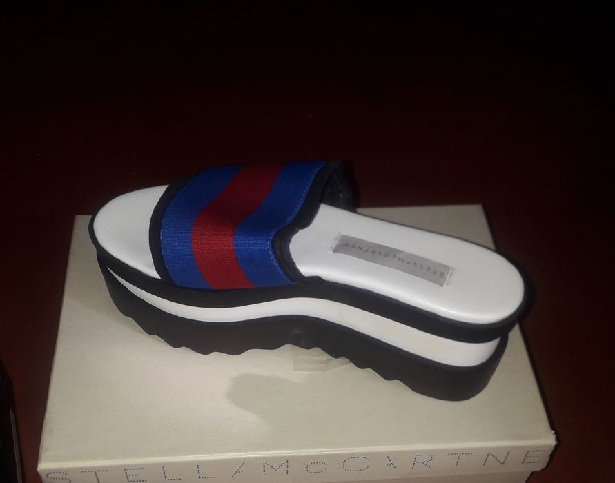 Продам новые шлепанцы