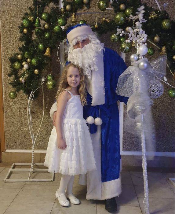 Продам  белое нарядное платье-сарафан в отличном состоянии