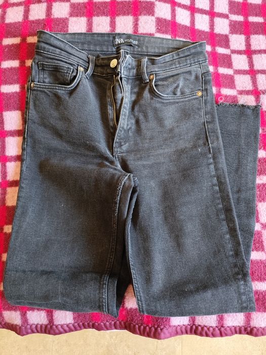 Duas calças comprida feminina 6€