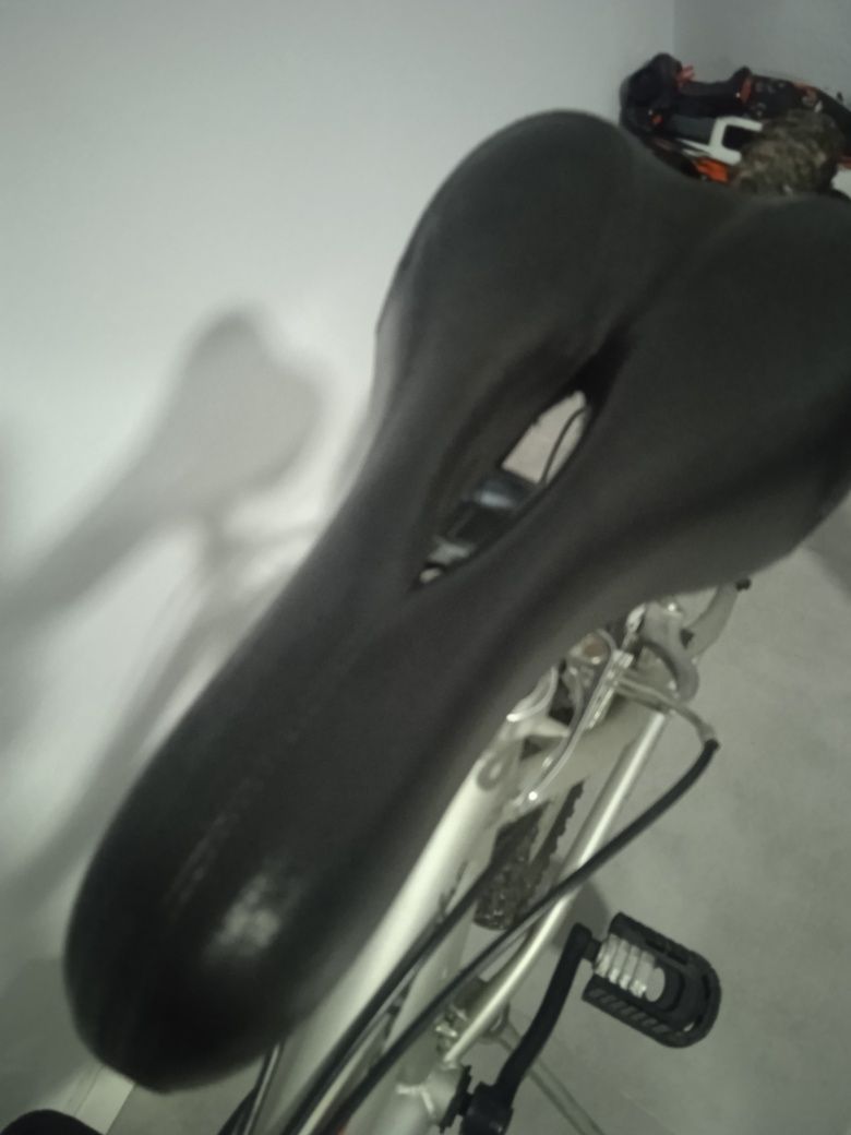 Bike tour 21 velocidades Shimano tenho 2 bicicletas iguais
