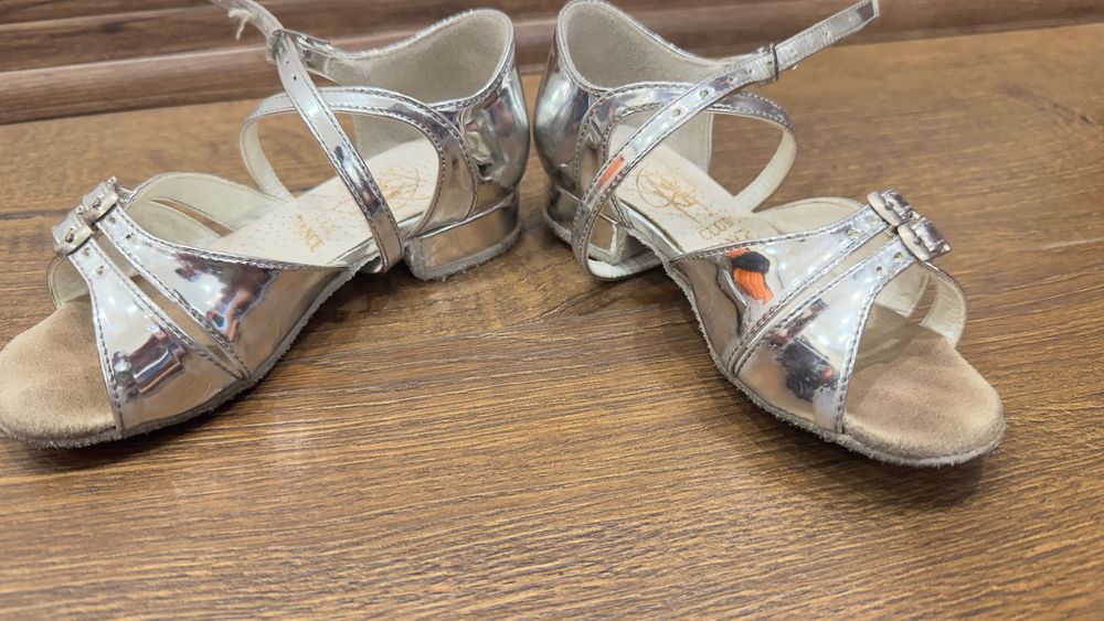 Танцювальні туфлі для самих маленьких