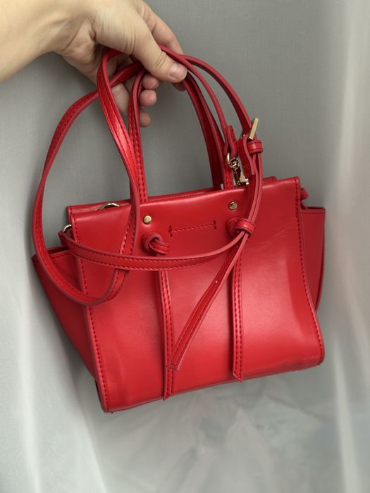 Червона сумка Zara