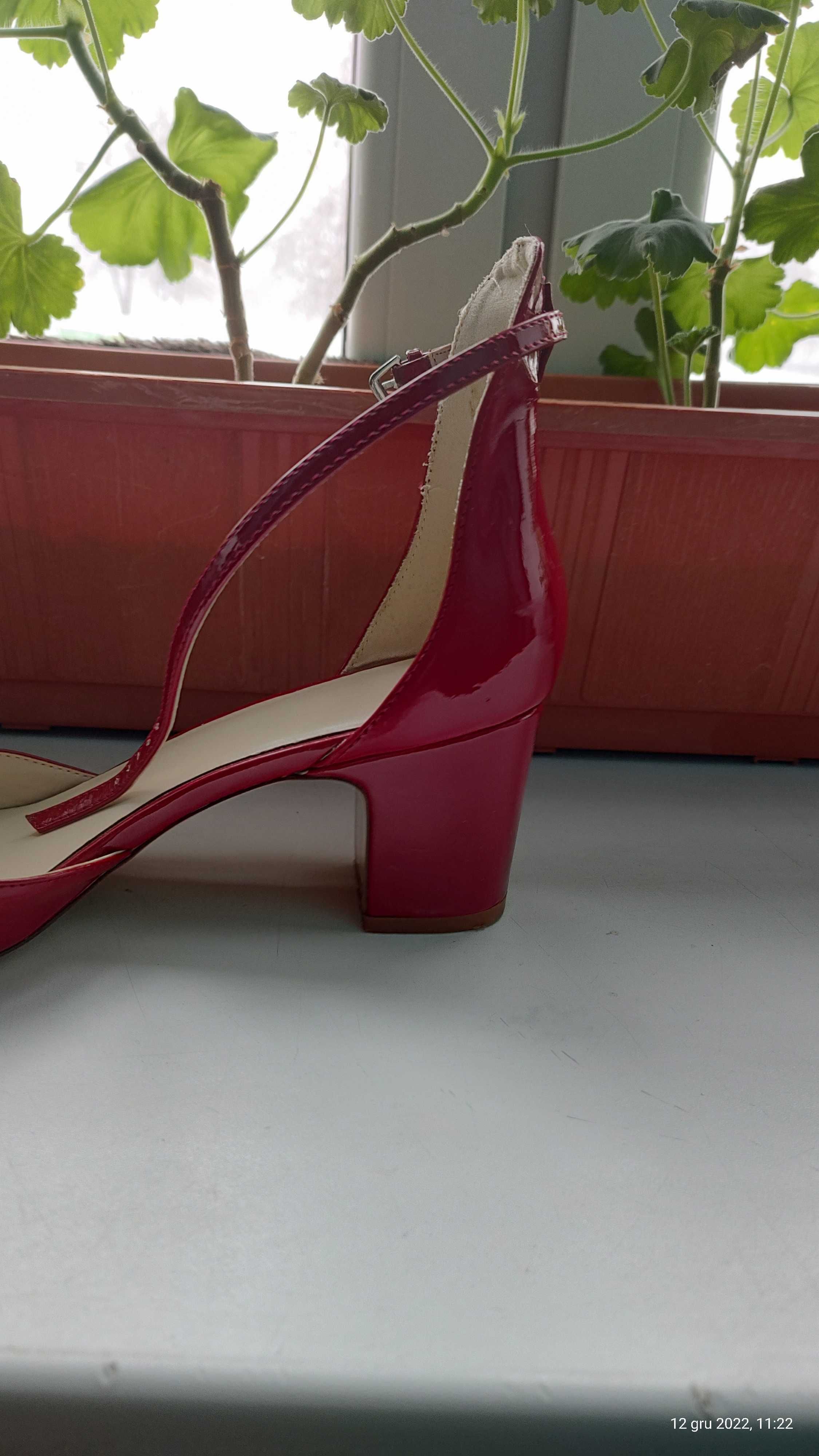 Sprzedam nowe buty Zara