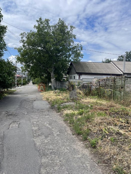 Продам будинок з земельною ділянкою під забудову на пр. Гагаріна.