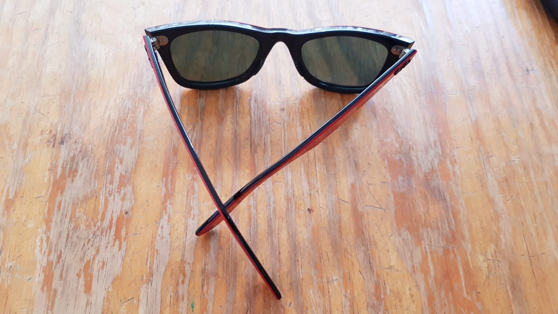 Óculos de sol / óculos escuros Ray Ban novos, com caixa. 50e cada