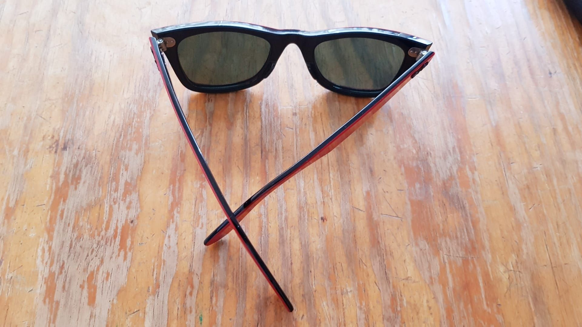 Óculos de sol / óculos escuros Ray Ban novos, com caixa. 55e cada