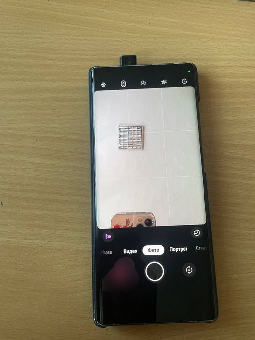 Продам lg wing с 2 дефектами