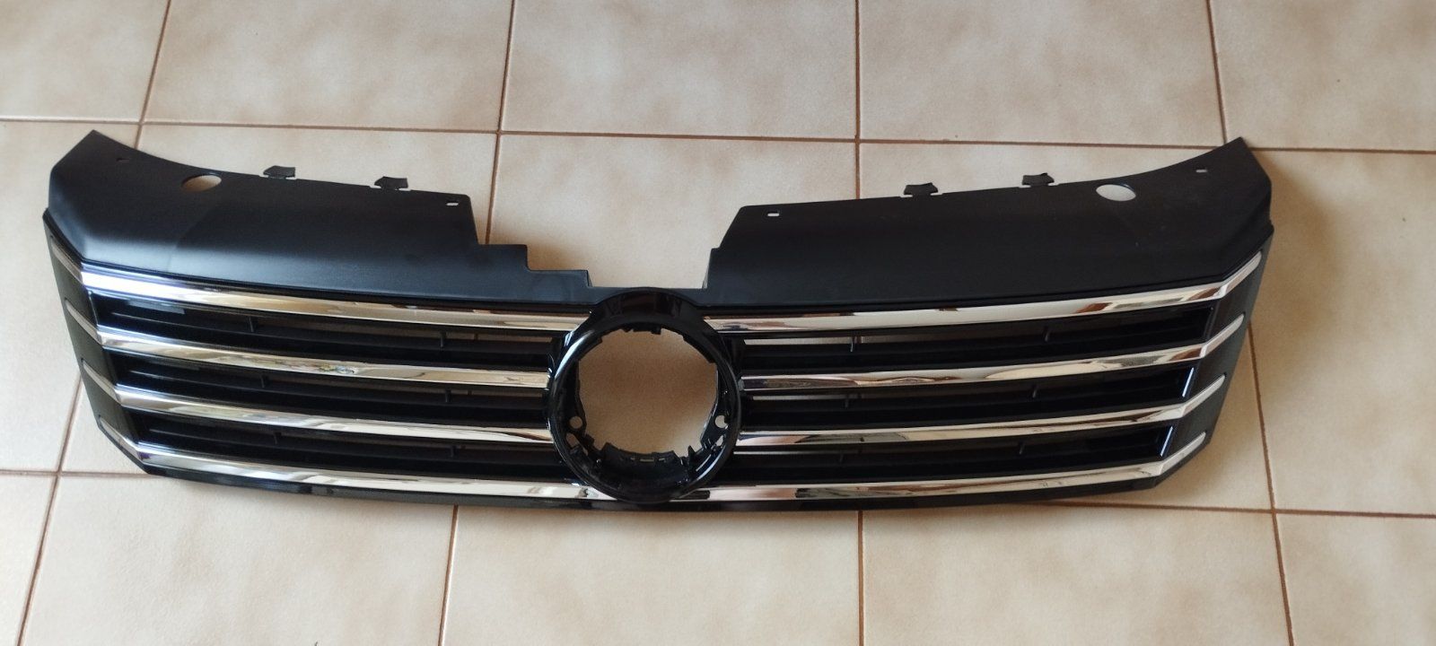 Решітка радіатора VW Passat b7 eur