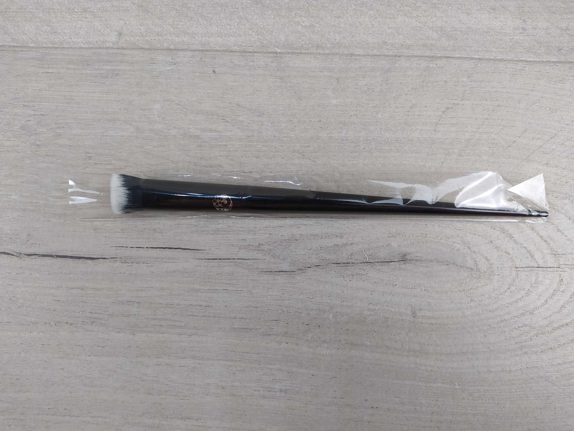 ENERGY Pędzel do korektora do konturowania KVD40