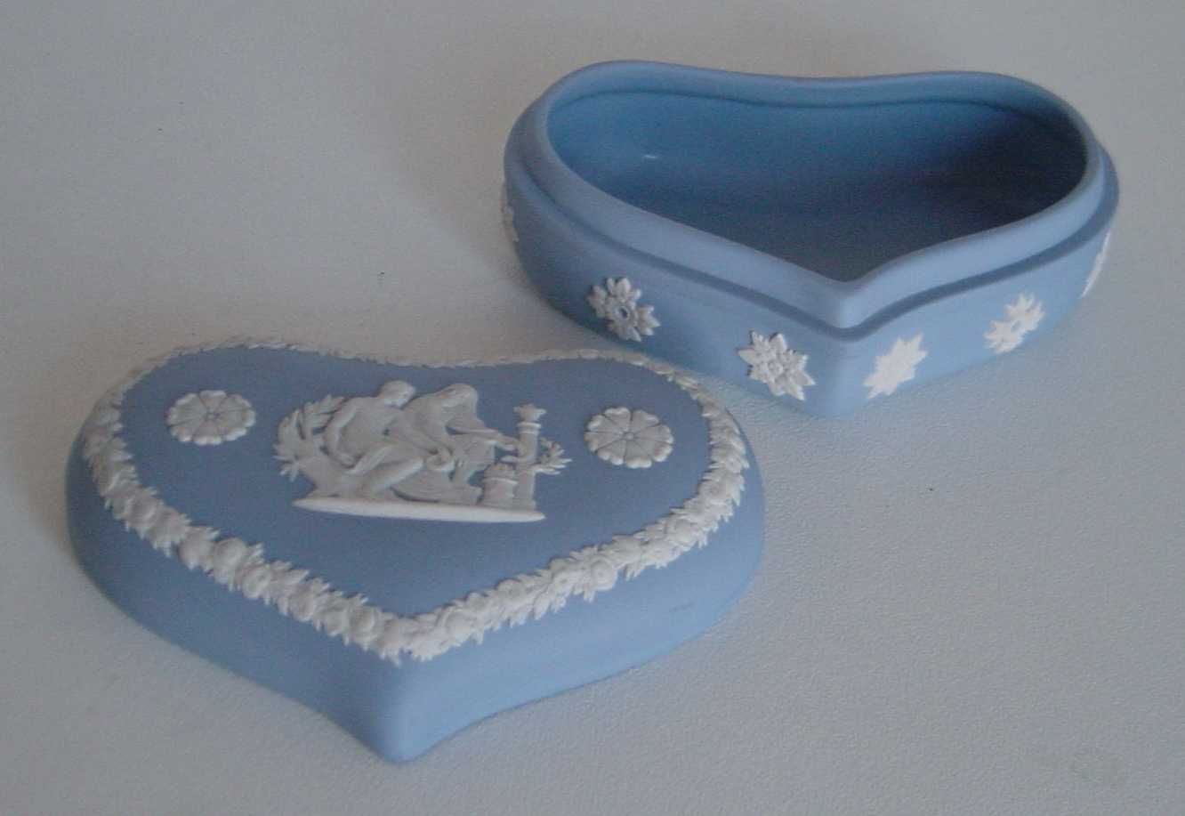 Caixa guarda jóias em porcelana "jasperware" Wedgwood Anos 50/60