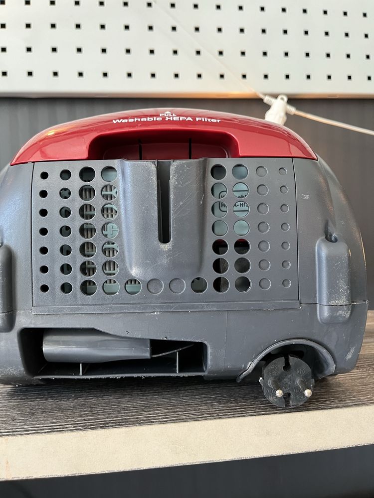 Пилосос LG 1800 W