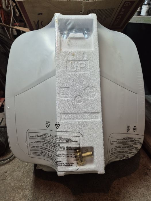 Podgrzewacz elektryczny wody Ariston