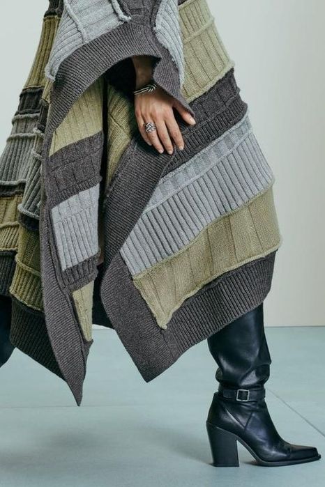 Пончо ZARA PTCHWRK PNCH 11. зі 100%-ї вовни
Розмір XS-S, M-L
Контрастн