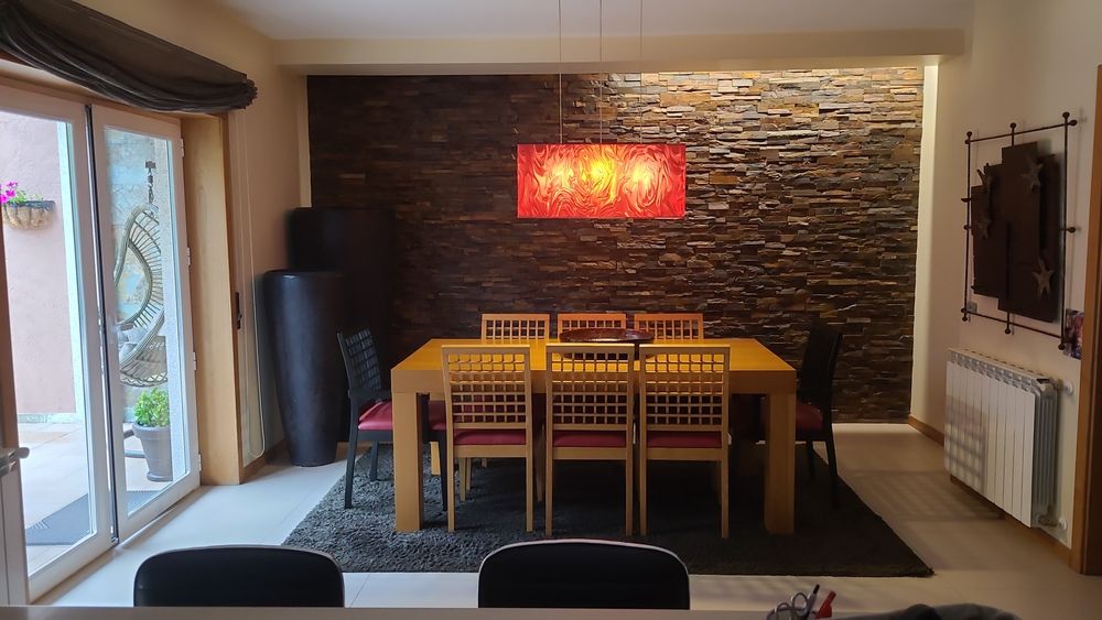 Mesa e cadeiras de cozinha, dois móveis casa de banho