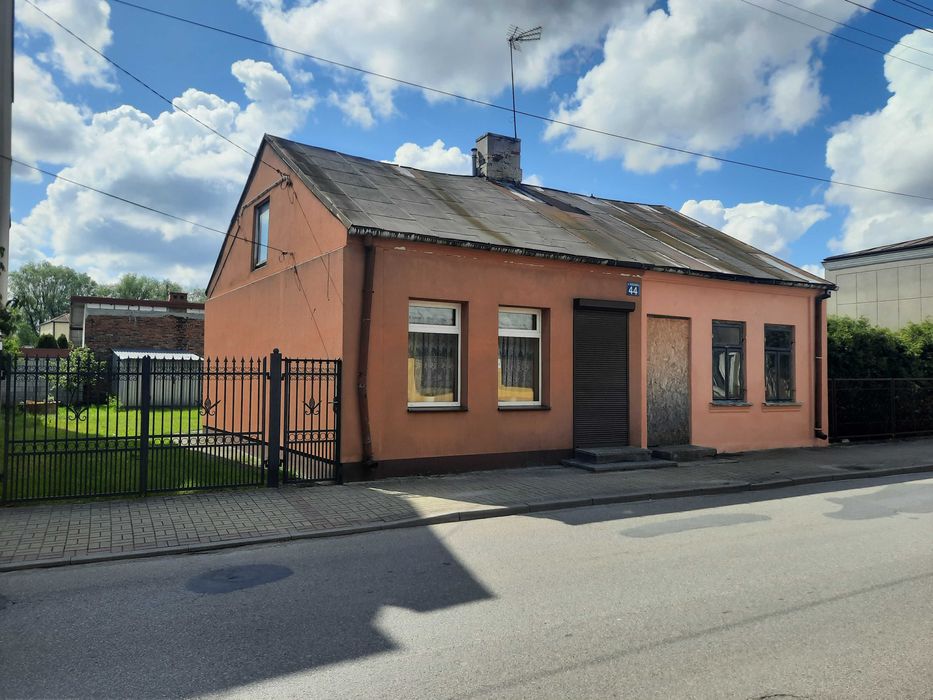 Sprzedam dom - cztery pokoje i duże podwórko