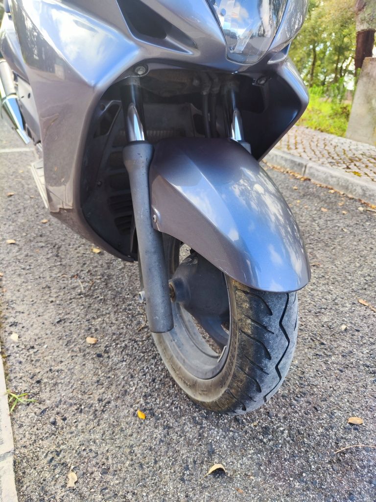 Honda Silver wing 400.
