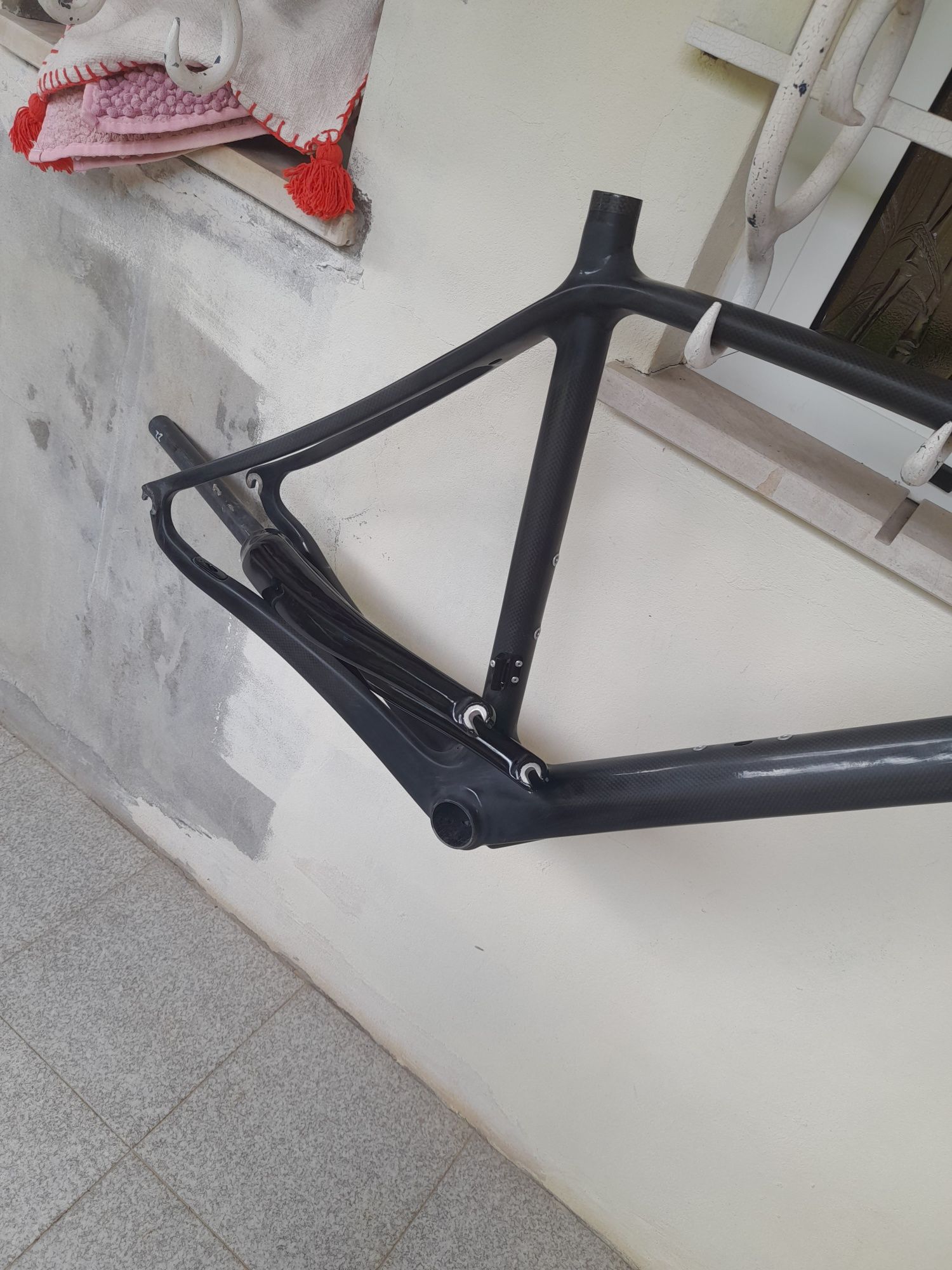 Quadro e forqueta de bicicleta em carbono