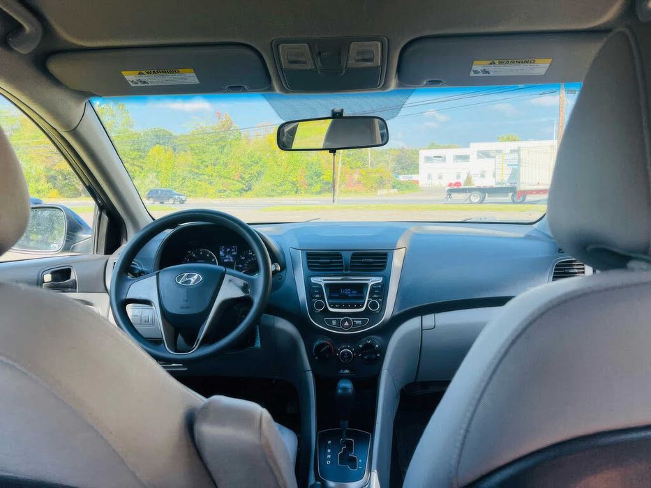 Hyundai Accent SE      2016