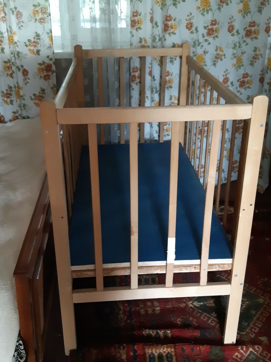 Детская деревянная кроватка для новорожденных