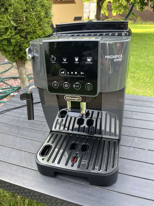 Кавомашина Delonghi Magnifica Start 2023 рік 11 місяць гарантія