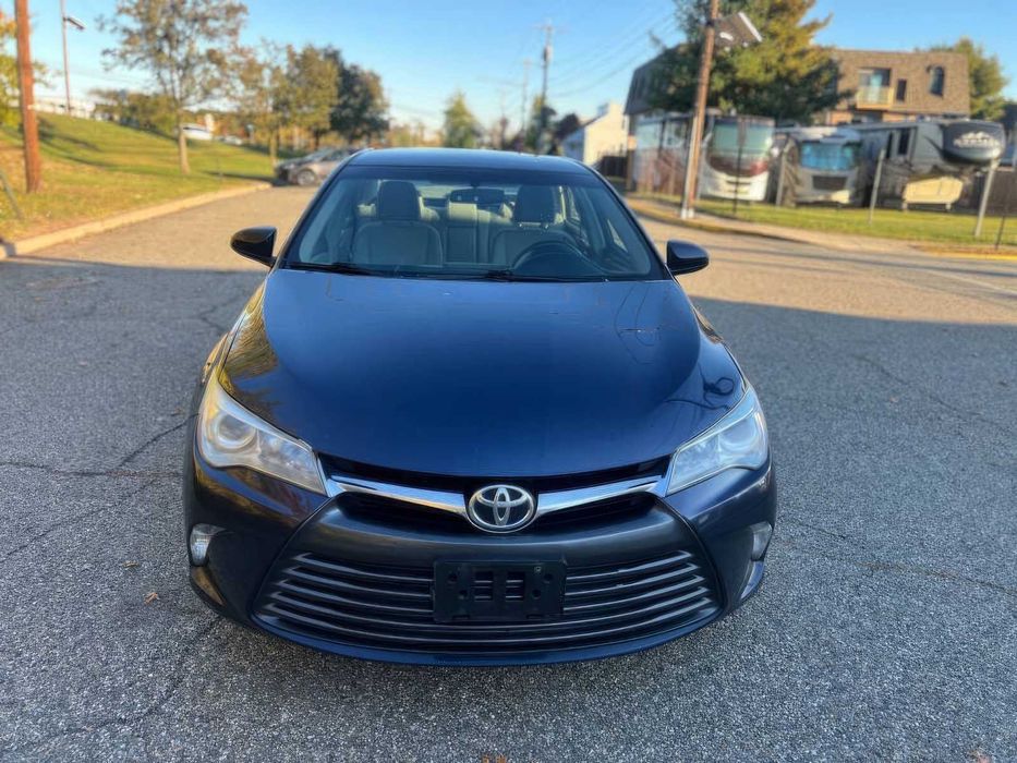 Toyota Camry LE      2015