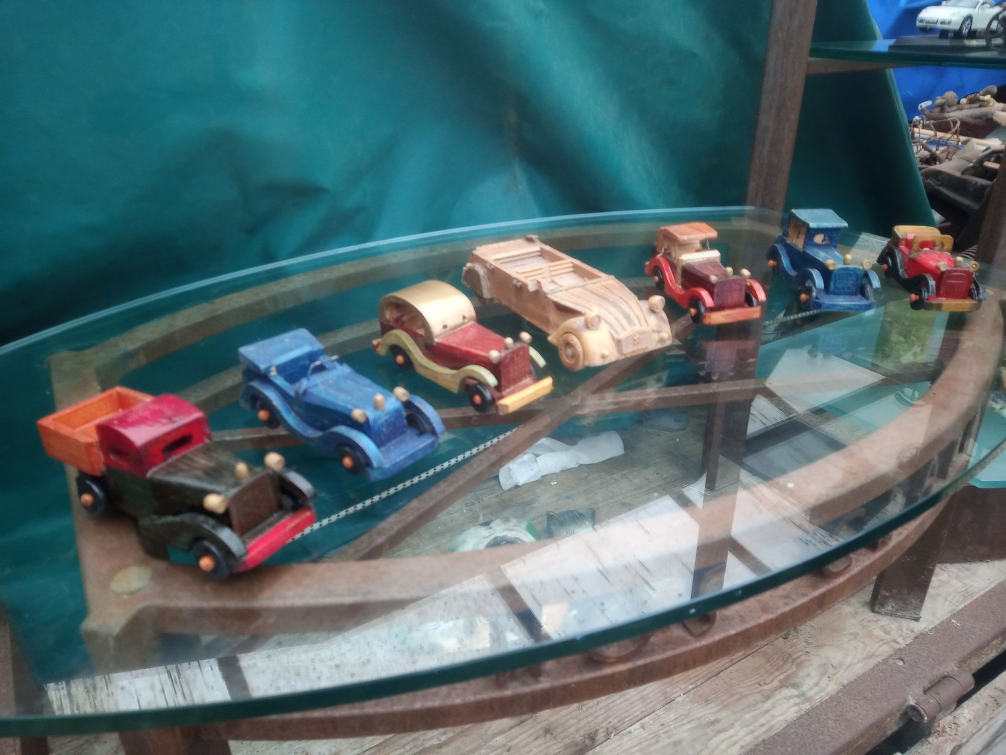 Carrinhos Miniatura em madeira de Fabrico Artesanal