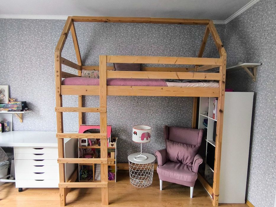 Łóżko sosnowe na antresoli z materacem