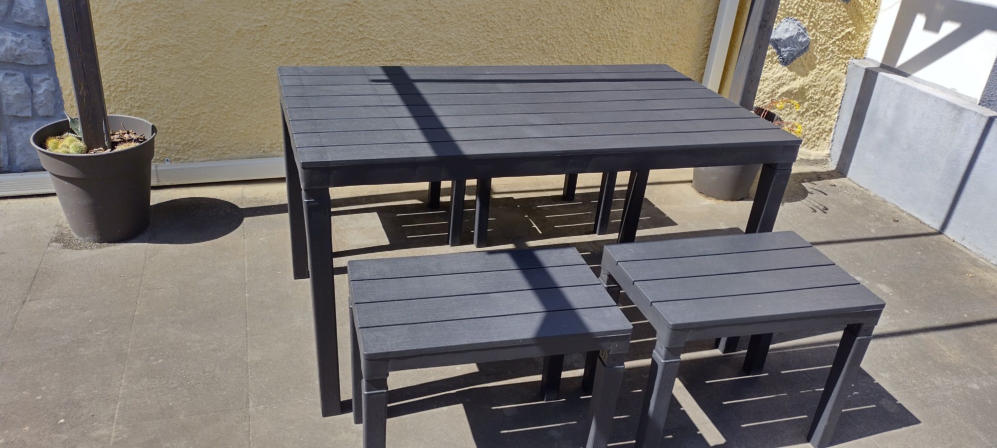 Conjunto de refeição exterior mesa + 4 bancos novo