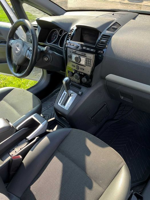 Opel Zafira lift 2009r 2.2 direct/gaz/automat/7 osób/260tys. przebiegu