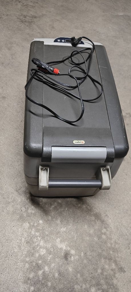 IndelB frigorífico portátil +8/-12v usado Bom estado