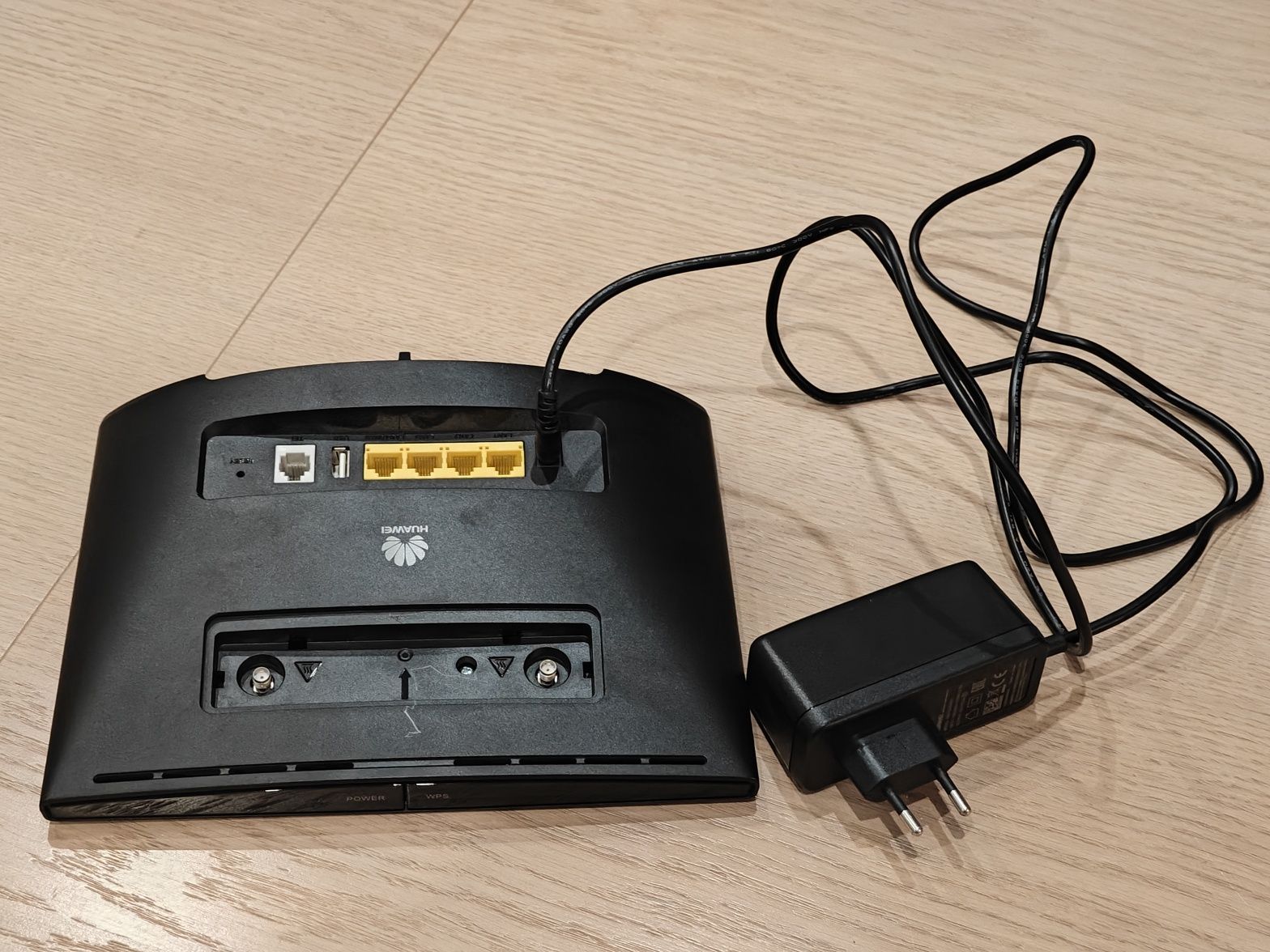 Router modem HUAWEI B525s-23a

Stan bardzo dobry - 100% sprawny